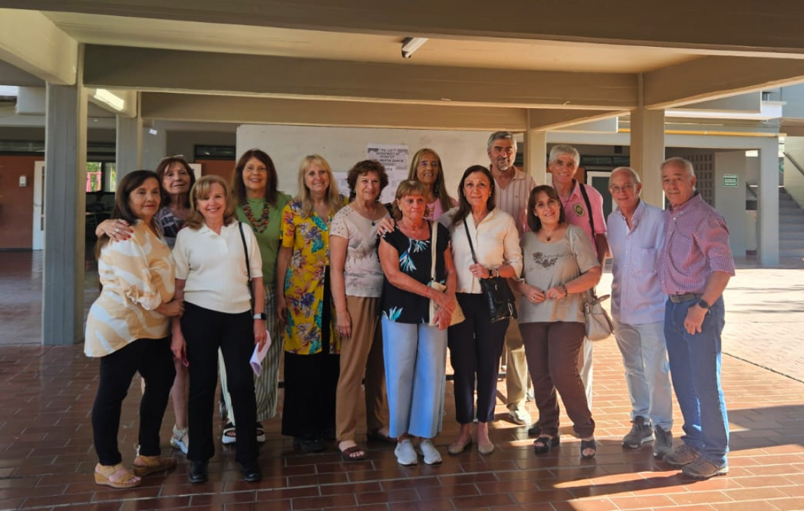 imagen Egresados visitaron la escuela para celebrar los 50 años de su promoción