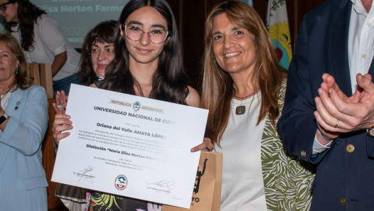 imagen La UNCUYO reconoció a la estudiante Oriana Amaya con la distinción Farmache