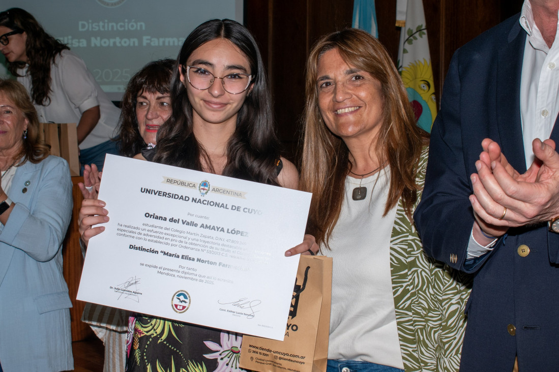 imagen La UNCUYO reconoció a la estudiante Oriana Amaya con la distinción Farmache
