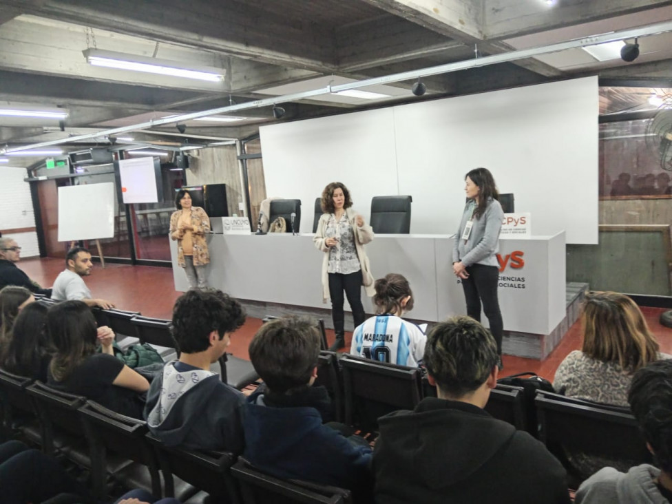 imagen Estudiantes de cuarto año fortalecen su formación en investigación social en la Facultad de Ciencias Políticas y Sociales