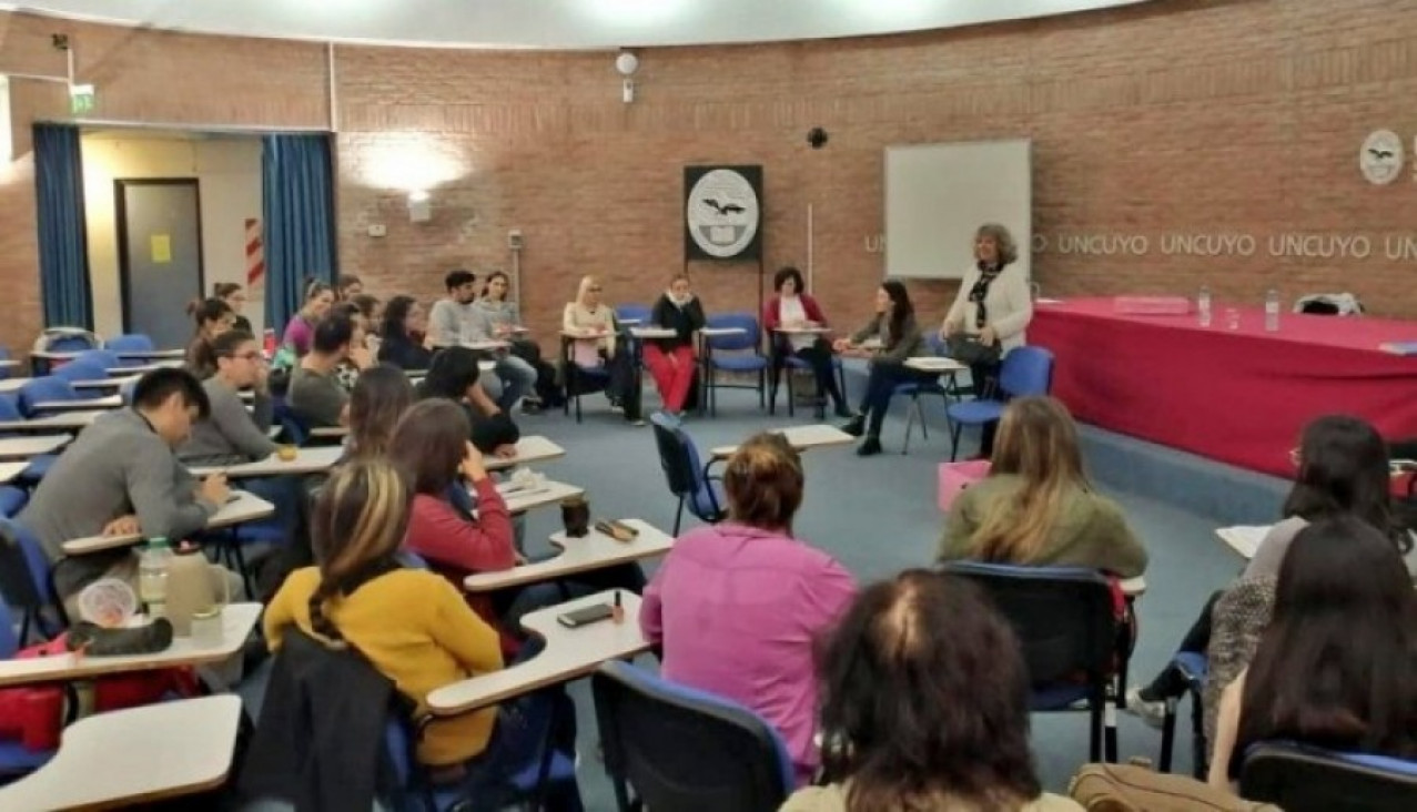 imagen Convocan a tutores y tutoras para trabajar en las escuelas de la Universidad