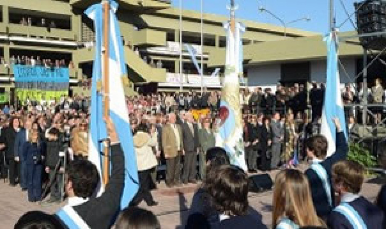 imagen Reconocimiento de Diputados por los 100 años de la escuela Martín Zapata