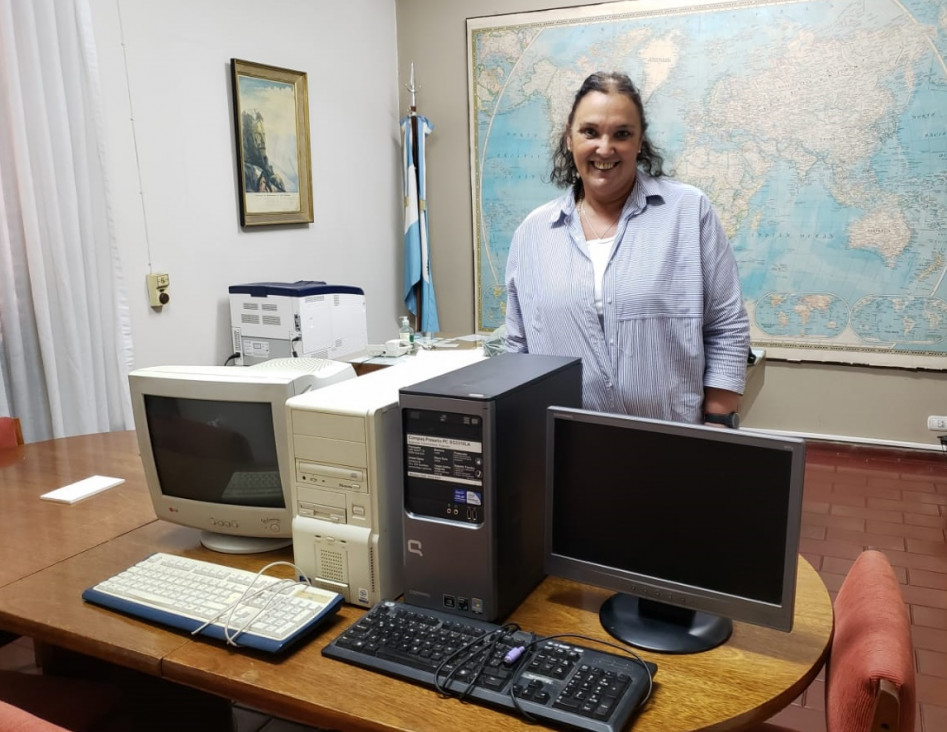 imagen ¡Muchas gracias a los papás de la Comisión Cooperadora que nos donaron equipamiento para estudiantes!