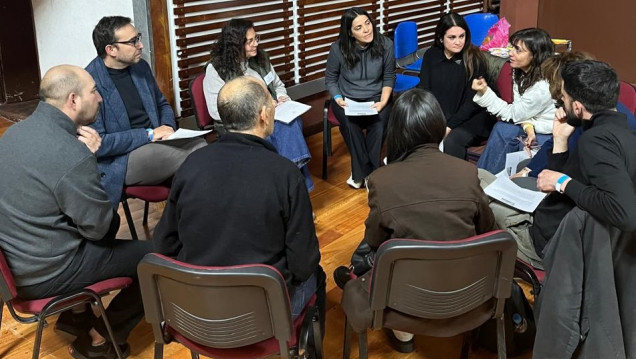 imagen Se realizó un conversatorio-taller sobre el uso de pantallas, redes sociales e inteligencia artificial