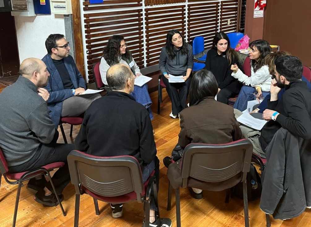 imagen Se realizó un conversatorio-taller sobre el uso de pantallas, redes sociales e inteligencia artificial