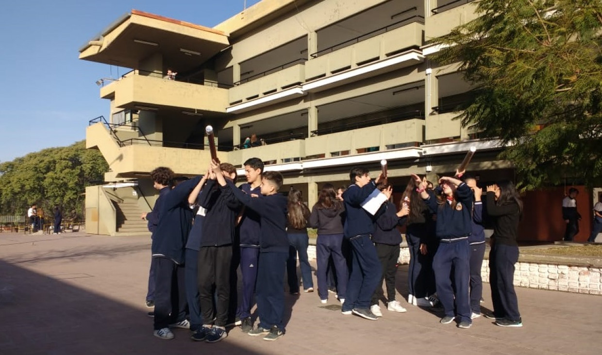 imagen Estudiantes de los primeros años crearon dispositivos para observar eclipses