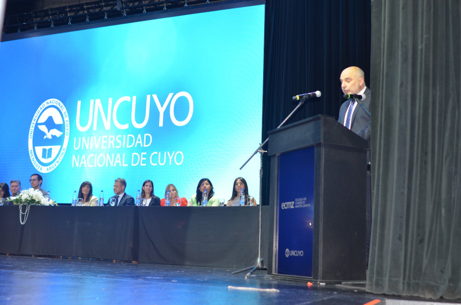 imagen Promoción 2025: la Escuela de Comercio Martín Zapata celebró a sus nuevos egresados