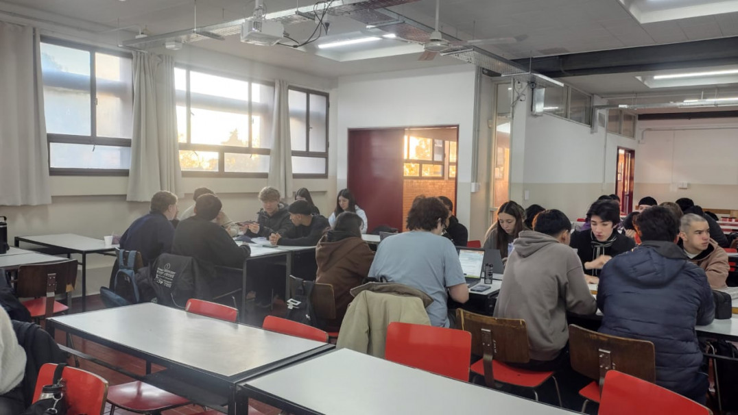 imagen Estudiantes del TAE vivieron una jornada universitaria en la Facultad de Ciencias Económicas de la UNCUYO