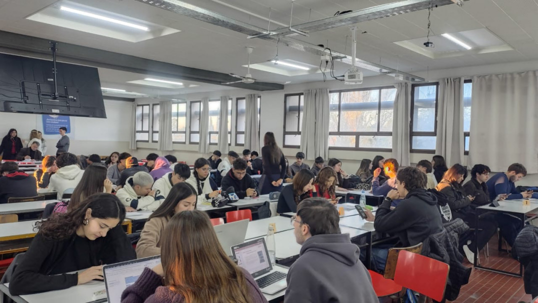imagen Estudiantes del TAE vivieron una jornada universitaria en la Facultad de Ciencias Económicas de la UNCUYO