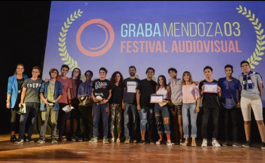 imagen Estudiantes ganaron el segundo premio y dos menciones en el Desafío Emprende U Graba