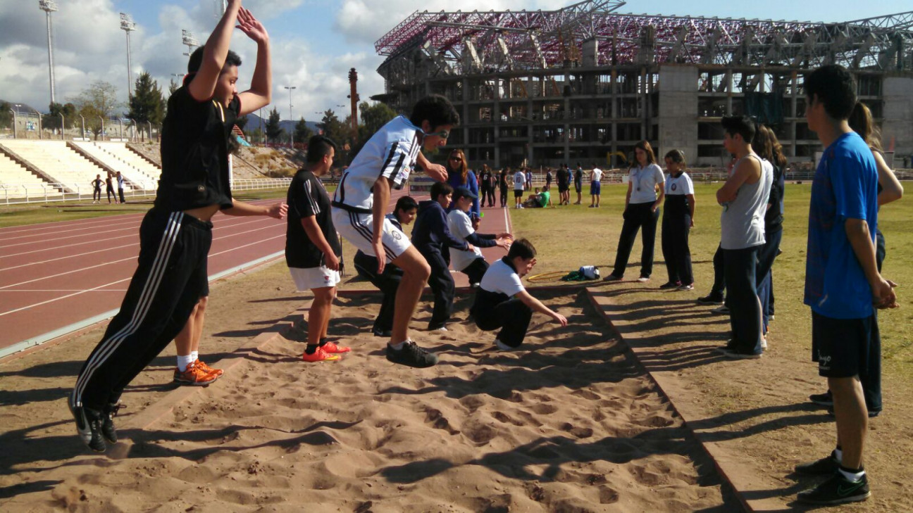 imagen Jornada de atletismo en el estadio Islas Malvinas