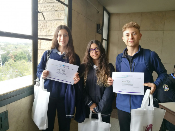 imagen Redes Sociales y Derechos Humanos: tres estudiantes premiados por sus producciones