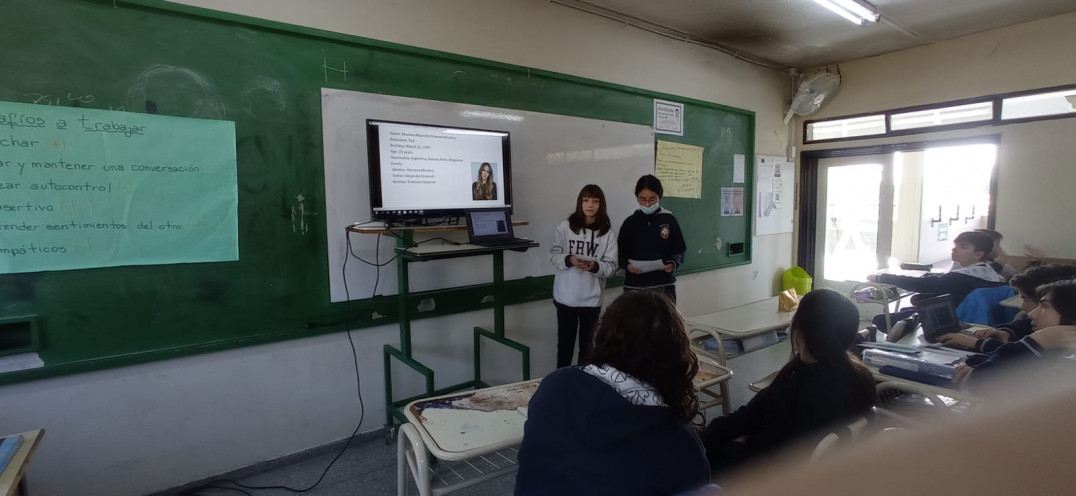 imagen Inglés: realizan presentaciones orales con soportes digitales