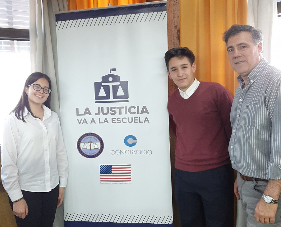 imagen Estudiantes participan del programa "La Justicia va a la escuela"