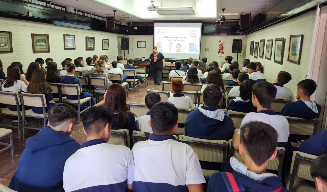 imagen Gran participación de estudiantes en el Programa ¡Mi factura, por favor!