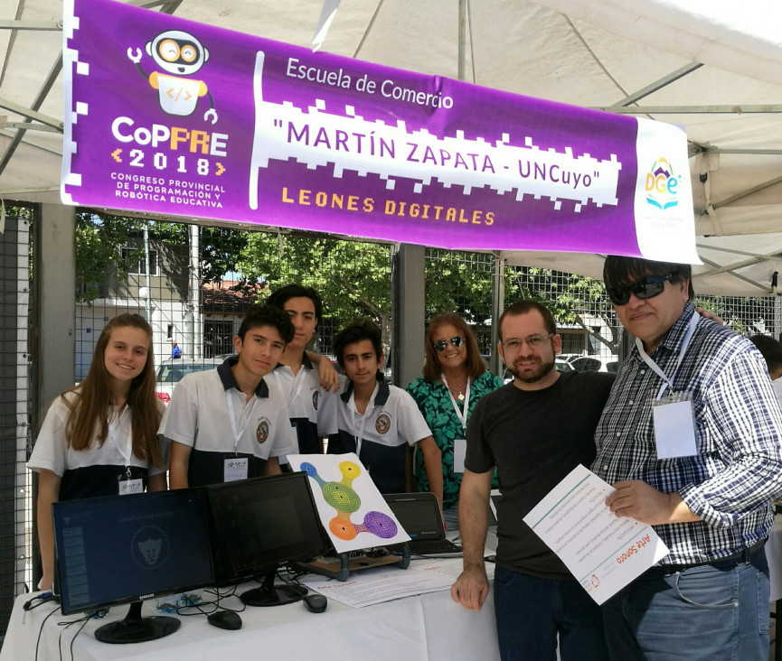 imagen Estudiantes del Martín Zapata mostraron sus experiencias en programación y robótica