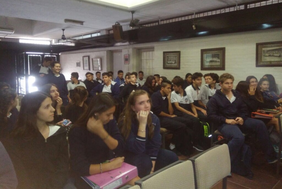 imagen El Club de ONU del Martín Zapata se presentó a los estudiantes de tercer año