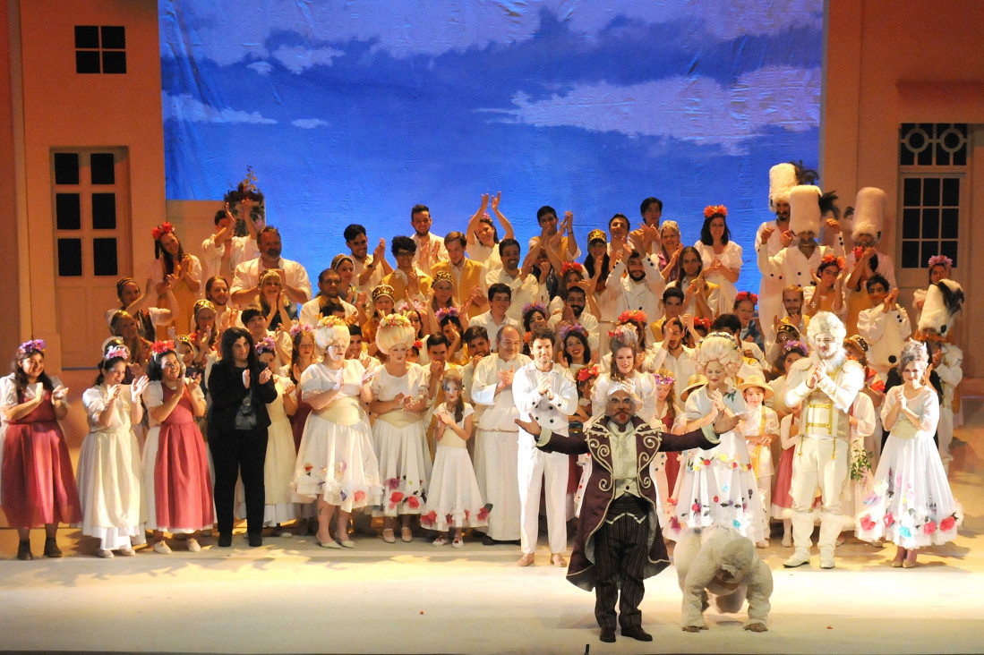 imagen Destacada participación del Coro Martín Zapata en la Ópera "El elíxir de amor"