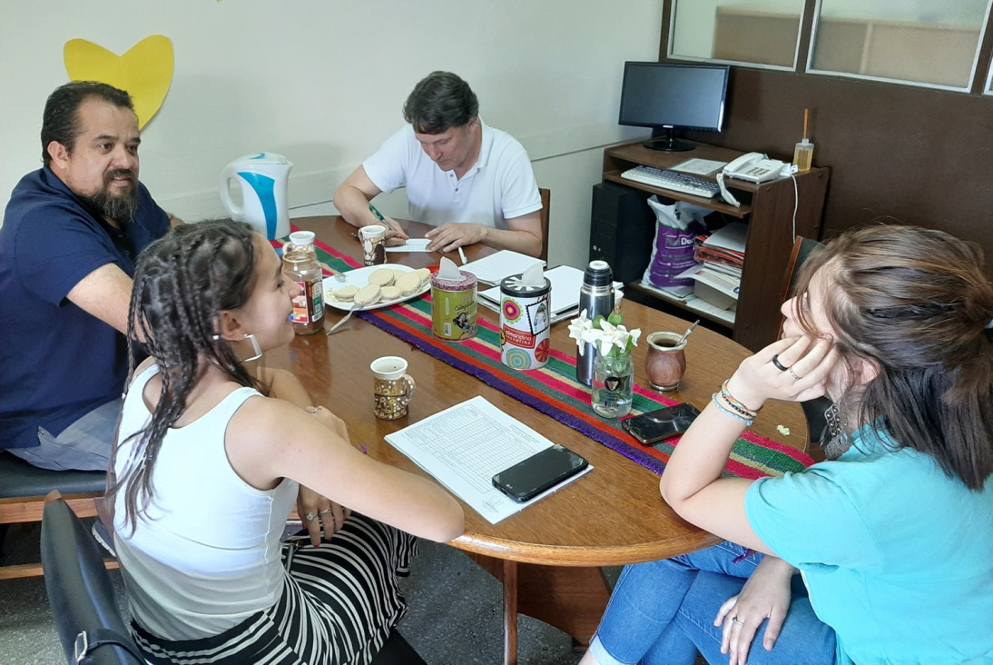 imagen Pedagogo alemán visitó la escuela para conocer experiencias sociocomunitarias