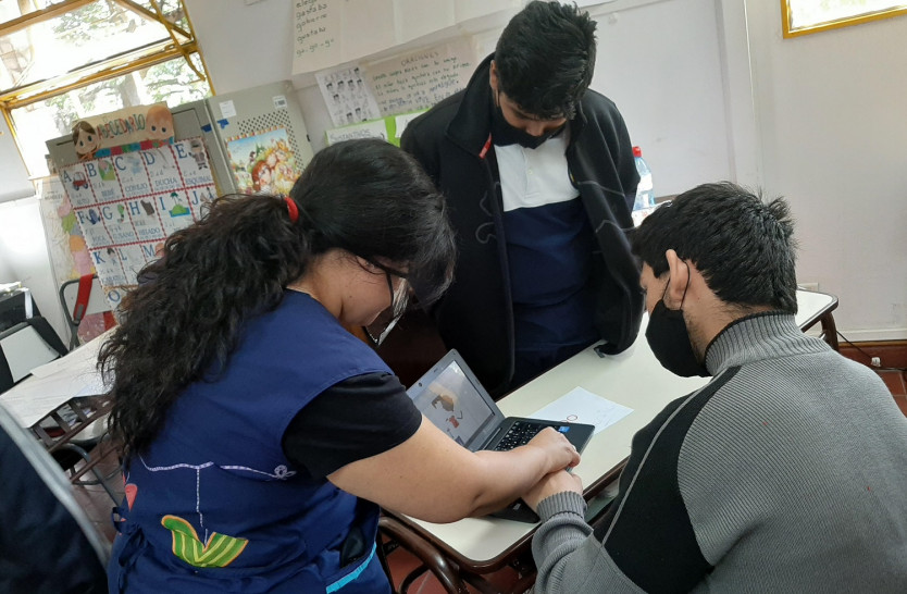 imagen  Programando Puentes: visita a la Escuela Raquel Menéndez de Pavón