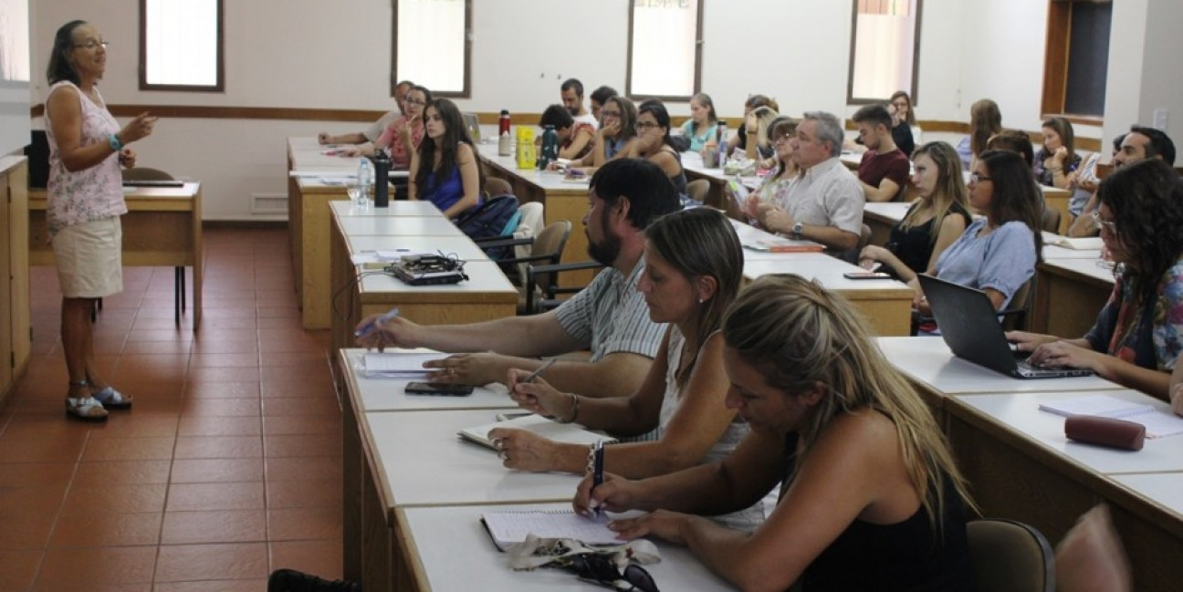 imagen Pusieron la lupa en la evaluación de prácticas sociales educativas