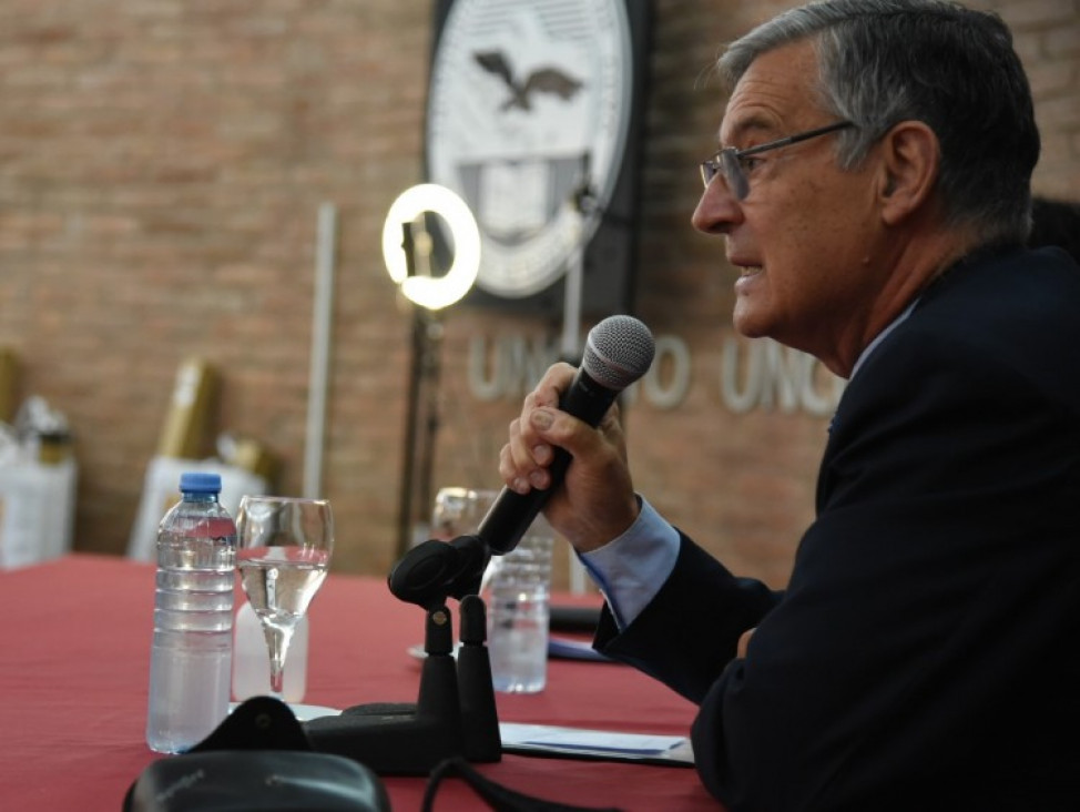 imagen Pizzi: "Docentes, su actitud merece ser ponderada como ejemplo para futuras generaciones"