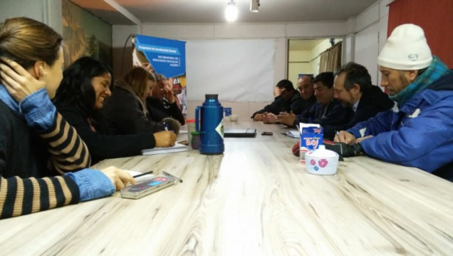 imagen Docentes del Martín Zapata trabajan junto a las empresas recuperadas de Mendoza