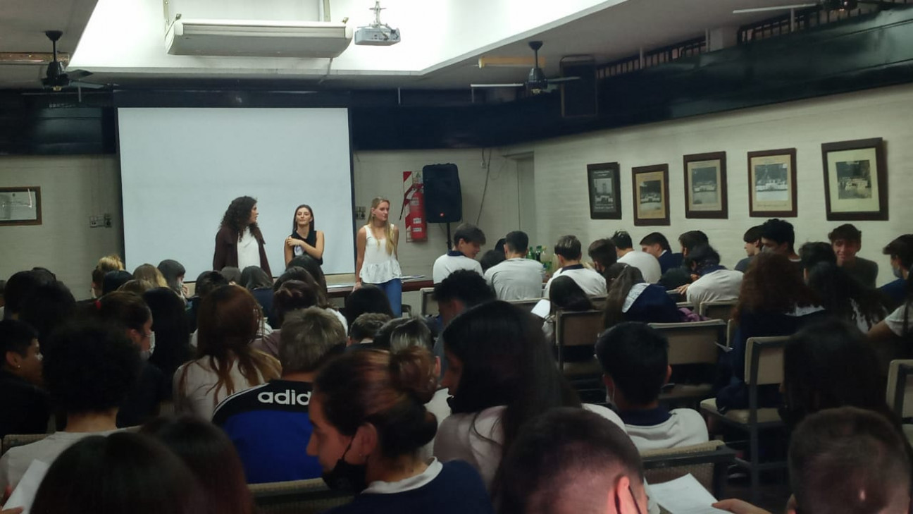 imagen Se realizó el taller "Centennials en la isla: lo que puede el cuerpo en la web"