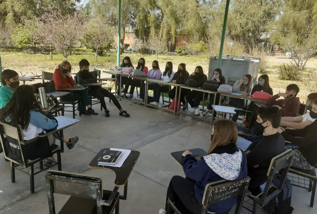 imagen Sentipensar el barrio: estudiantes visitaron el LAE